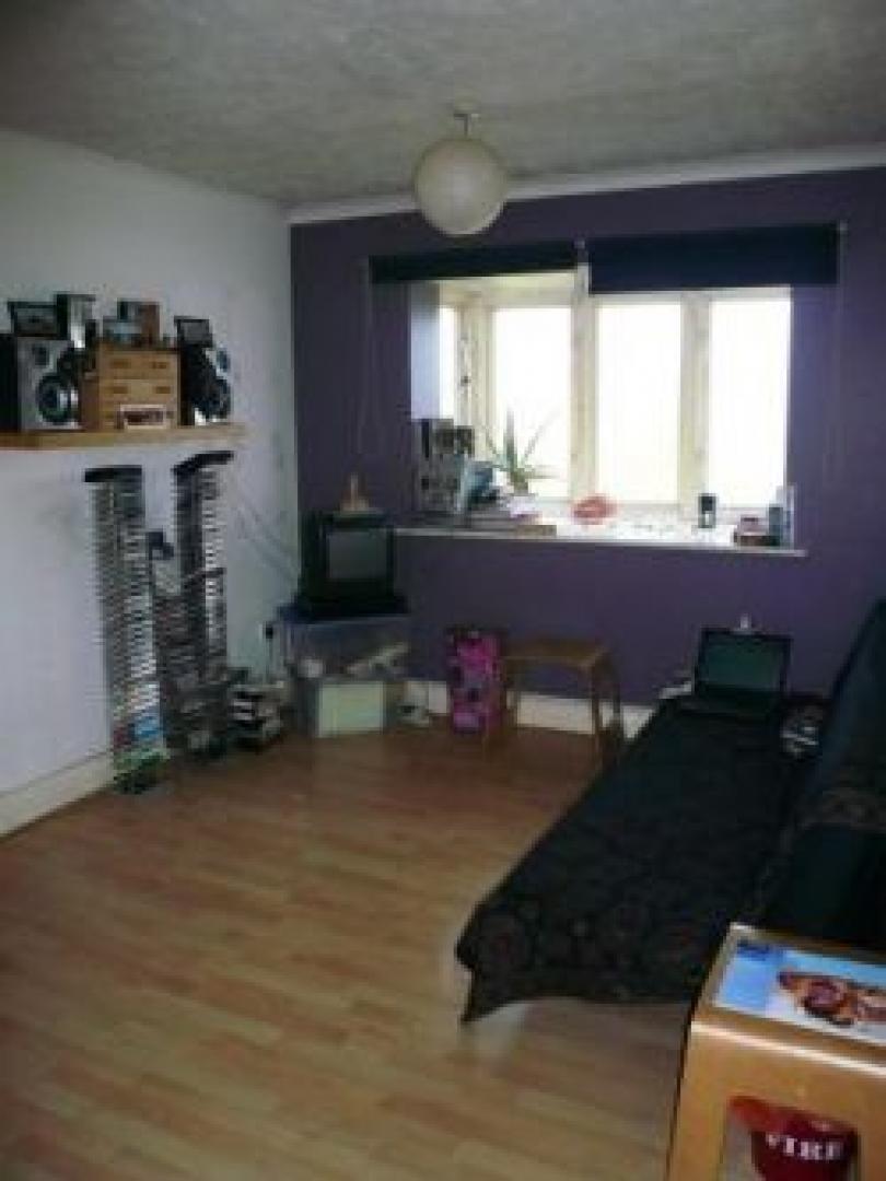 			1 Bedroom, 1 bath, 1 reception Flat			 Shobroke Close, CRICKLEWOOD